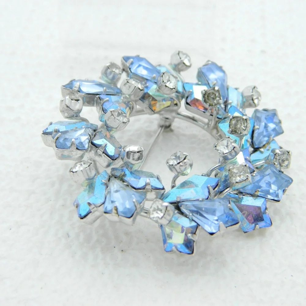 Vendome Vintage Brooch - Picture 2 of 5